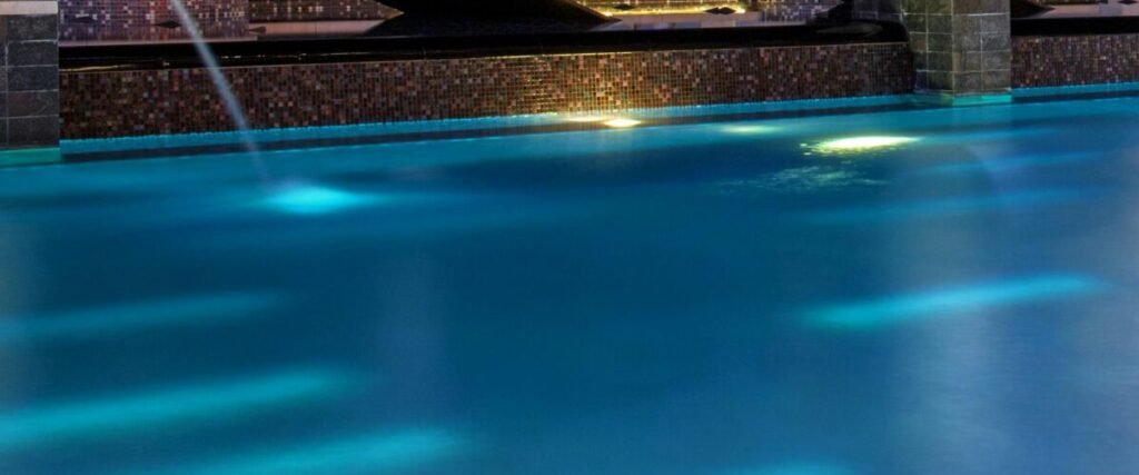 piscine nuit